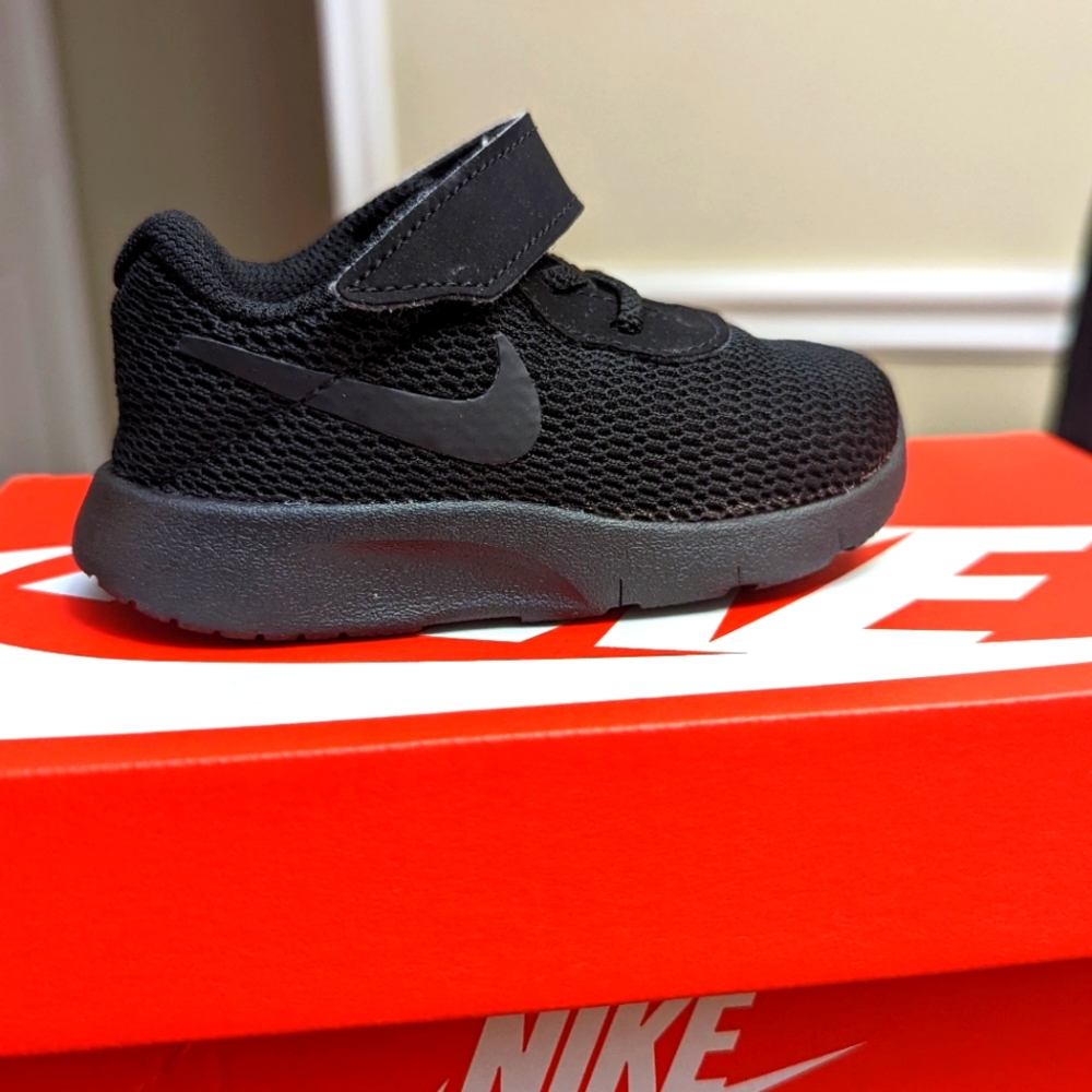 Nike Tanjun